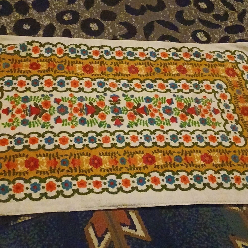 Vintage Towel (Straight Out Of The 60s) - Picture 2 of 3